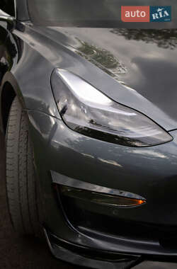 Седан Tesla Model 3 2018 в 
