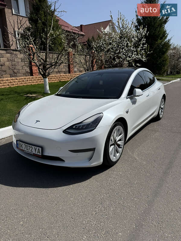 Седан Tesla Model 3 2020 в Рівному