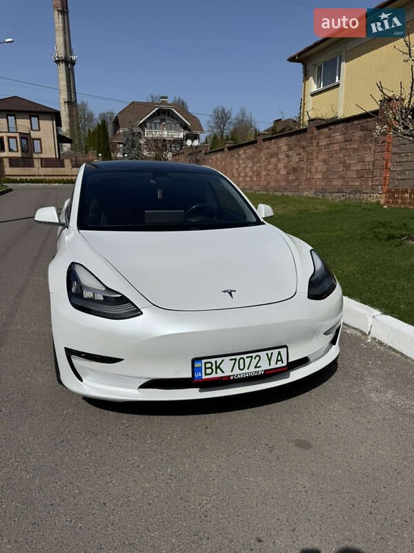 Седан Tesla Model 3 2020 в Рівному