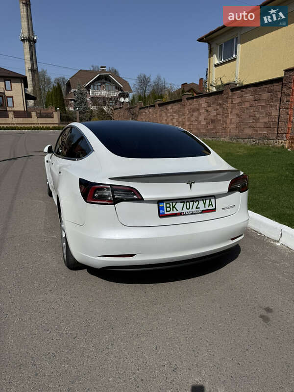 Седан Tesla Model 3 2020 в Рівному
