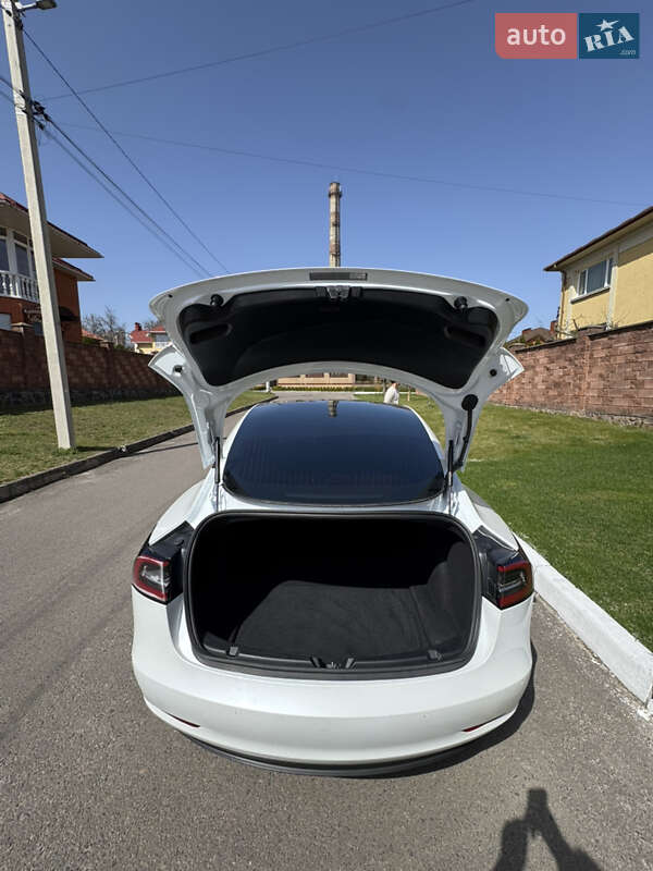 Седан Tesla Model 3 2020 в Рівному