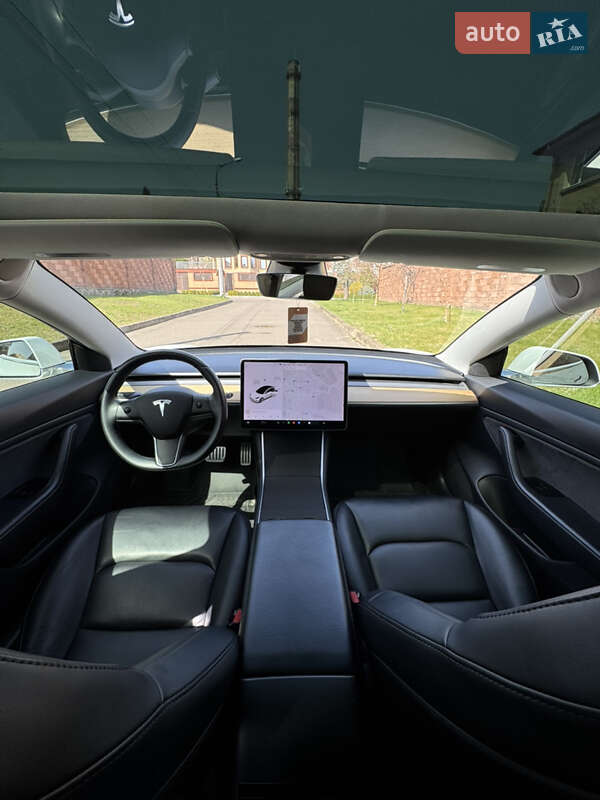 Седан Tesla Model 3 2020 в Ровно