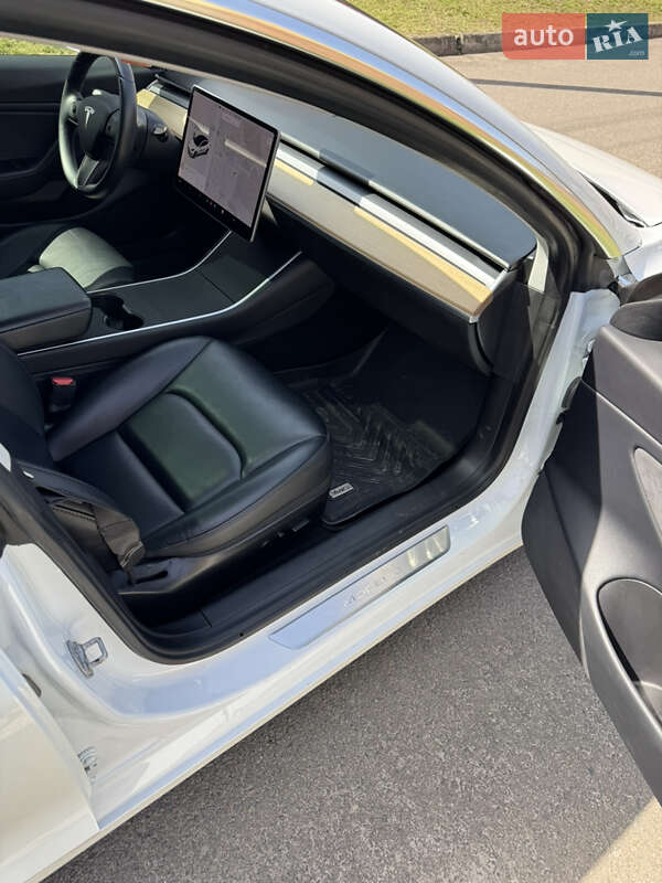 Седан Tesla Model 3 2020 в Рівному