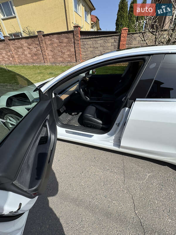 Седан Tesla Model 3 2020 в Рівному