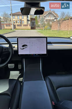 Седан Tesla Model 3 2020 в 