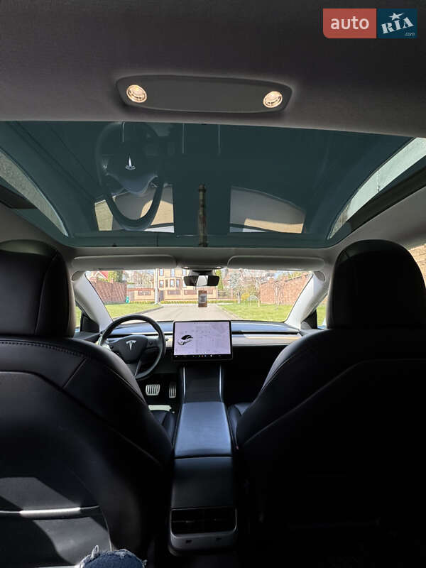 Седан Tesla Model 3 2020 в Рівному