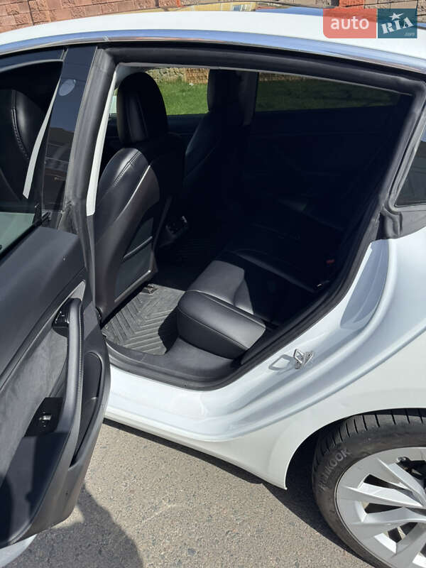 Седан Tesla Model 3 2020 в Рівному