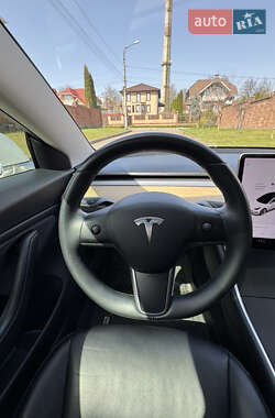 Седан Tesla Model 3 2020 в 
