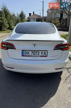 Седан Tesla Model 3 2020 в 