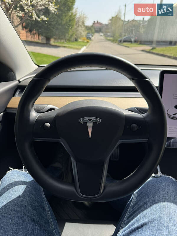 Седан Tesla Model 3 2020 в Рівному
