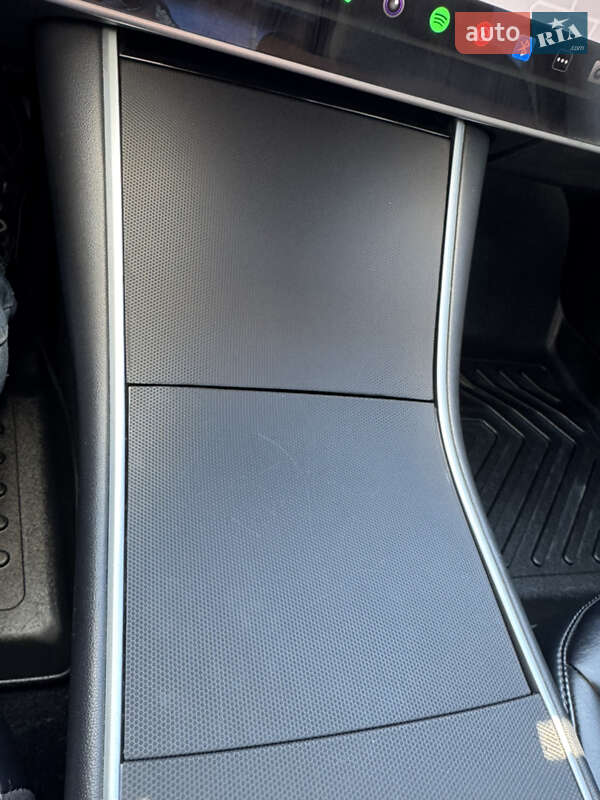 Седан Tesla Model 3 2020 в Рівному
