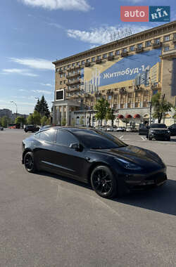 Седан Tesla Model 3 2022 в 