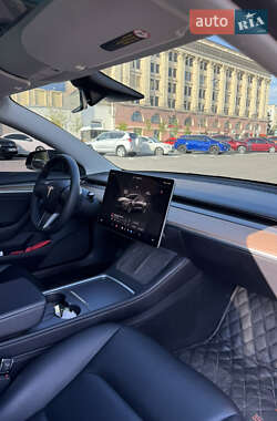 Седан Tesla Model 3 2022 в 