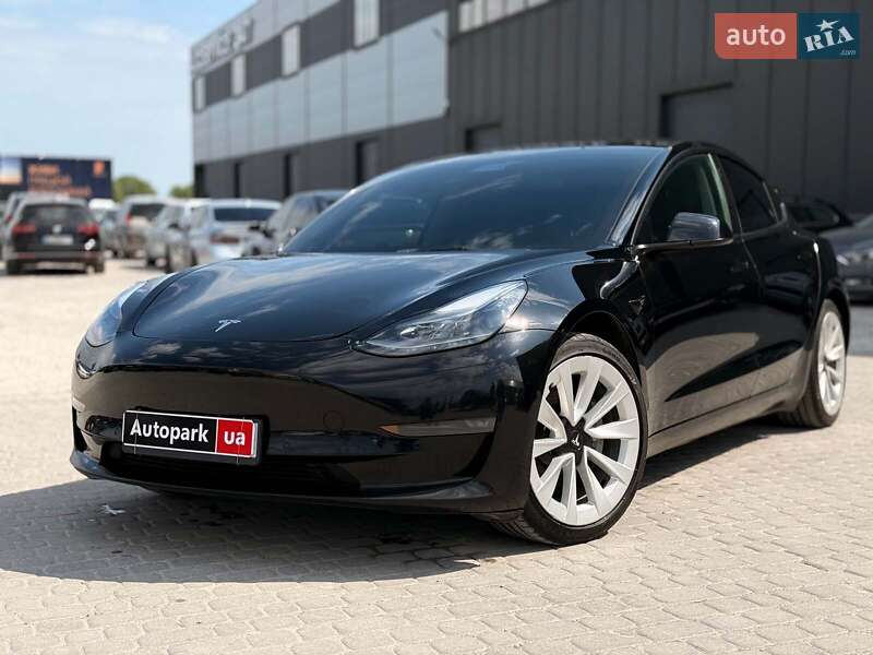 Седан Tesla Model 3 2021 в 