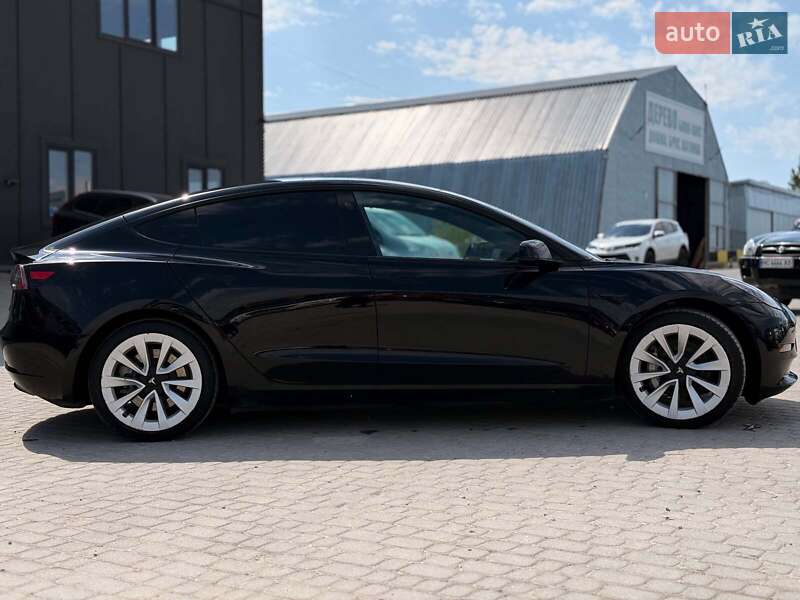 Седан Tesla Model 3 2021 в Львове