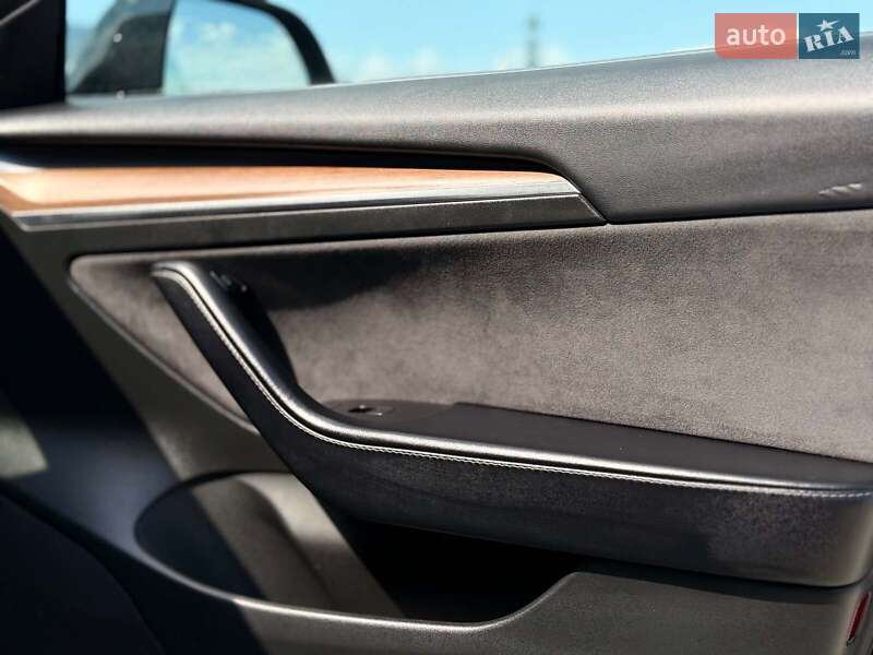 Седан Tesla Model 3 2021 в Львове