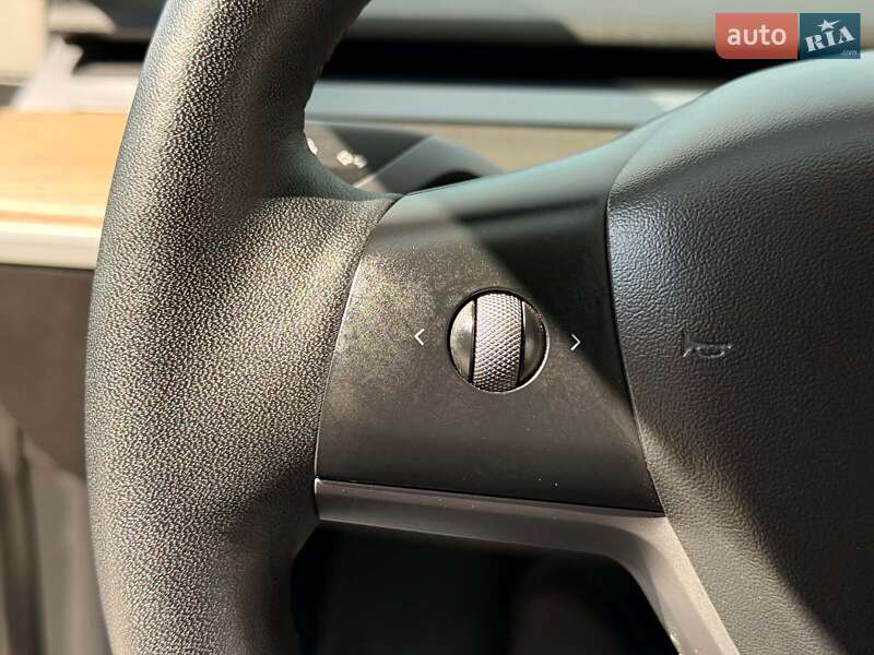 Седан Tesla Model 3 2021 в Львове