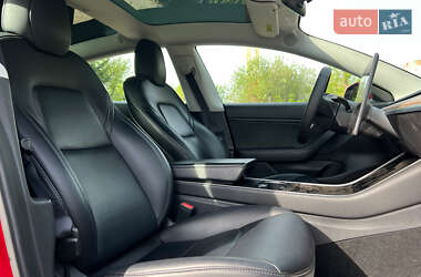 Седан Tesla Model 3 2019 в 