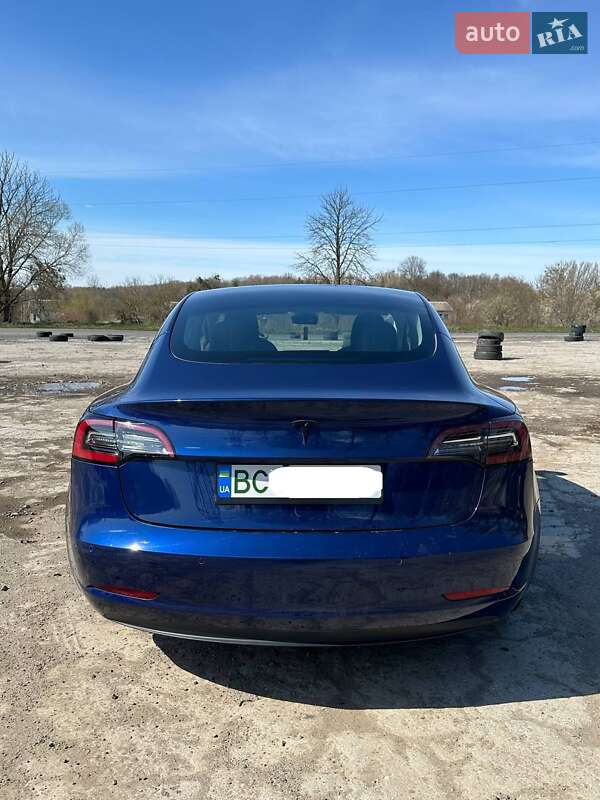 Седан Tesla Model 3 2022 в Львове