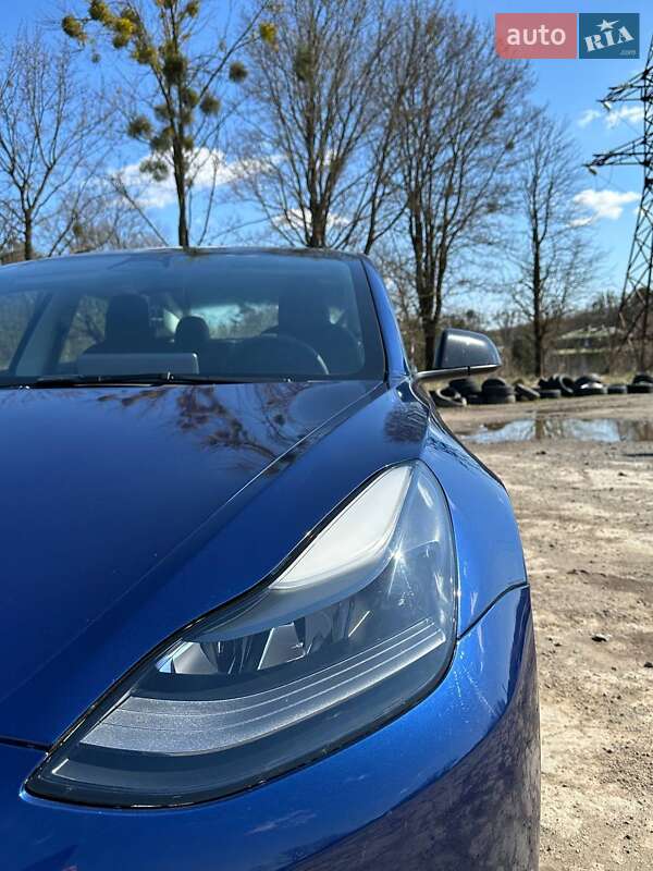 Седан Tesla Model 3 2022 в Львове
