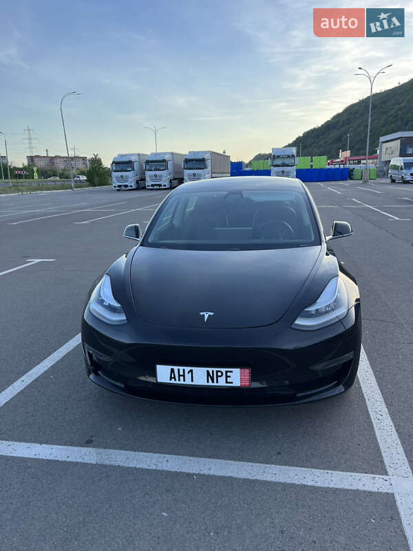Седан Tesla Model 3 2019 в Мукачево