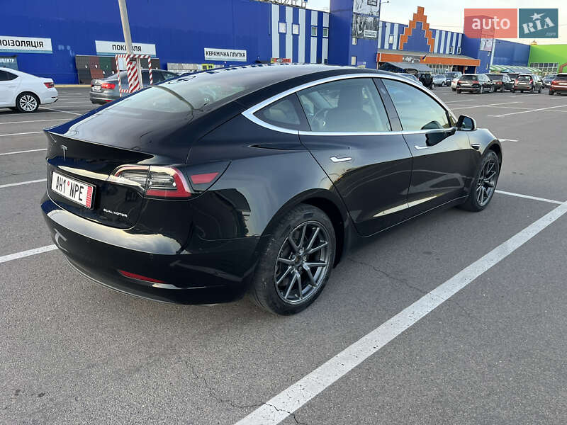 Седан Tesla Model 3 2019 в Мукачево