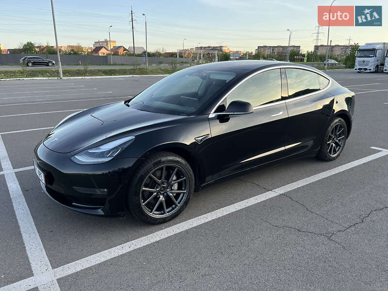 Седан Tesla Model 3 2019 в Мукачево