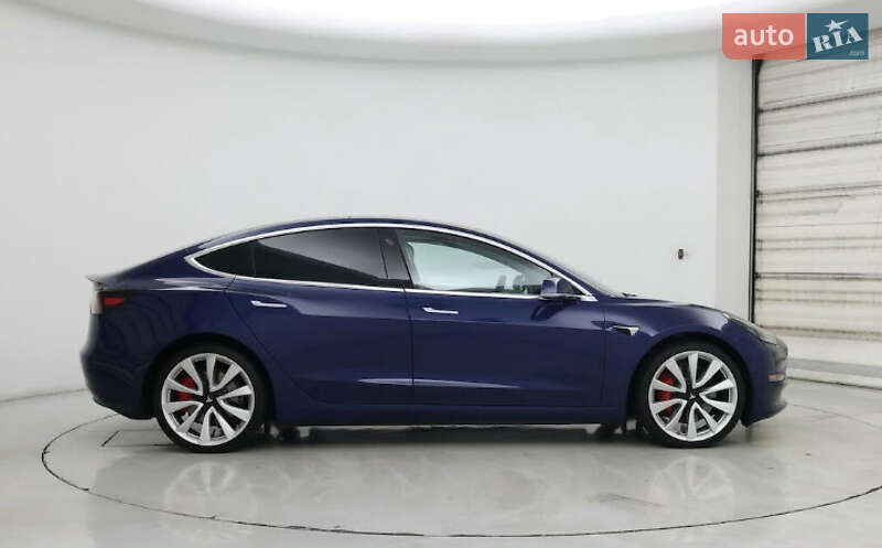 Седан Tesla Model 3 2018 в Львові