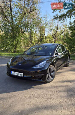 Седан Tesla Model 3 2020 в 