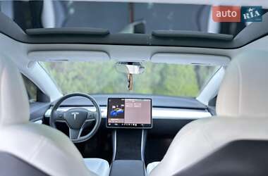 Седан Tesla Model 3 2020 в 