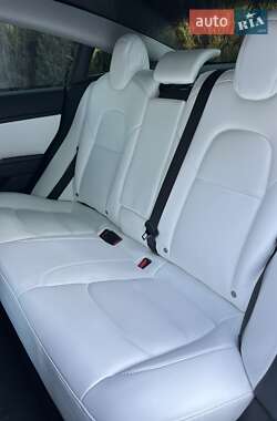 Седан Tesla Model 3 2020 в 