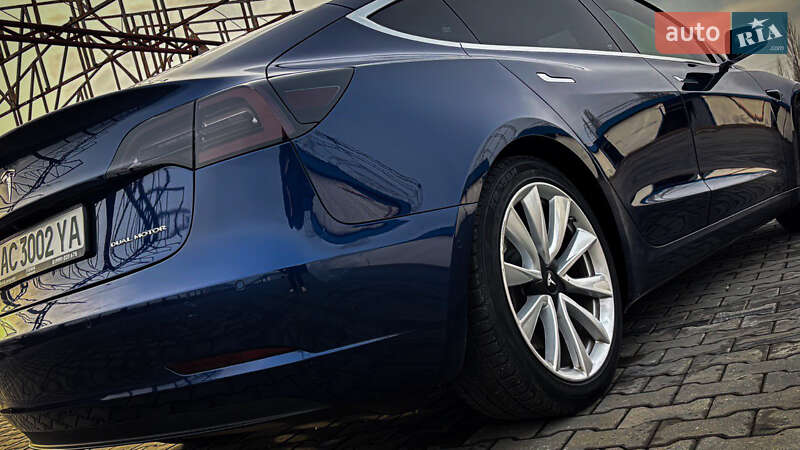 Седан Tesla Model 3 2018 в Луцке