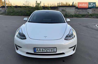 Седан Tesla Model 3 2022 в 