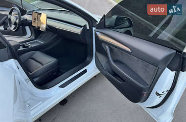 Седан Tesla Model 3 2022 в 