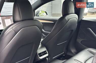 Седан Tesla Model 3 2021 в 