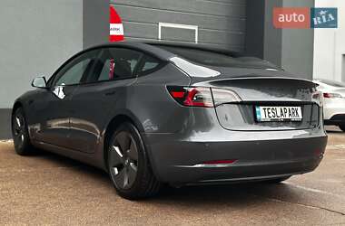 Седан Tesla Model 3 2021 в 