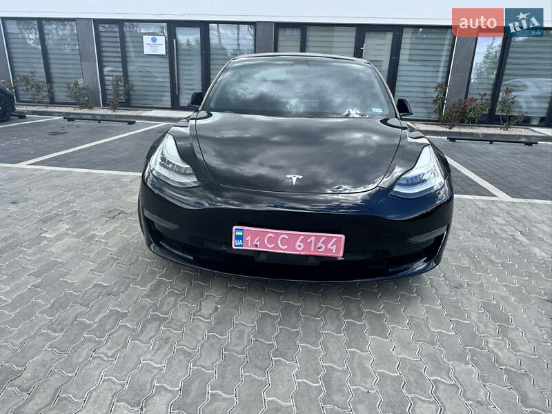 Седан Tesla Model 3 2020 в Ужгороде