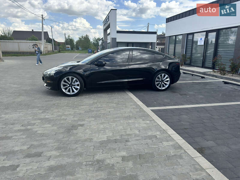 Седан Tesla Model 3 2020 в Ужгороде