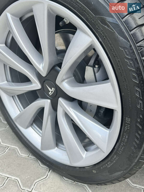 Седан Tesla Model 3 2020 в Ужгороде