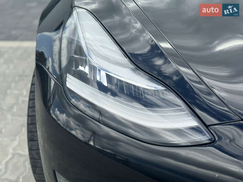 Седан Tesla Model 3 2020 в Ужгороде