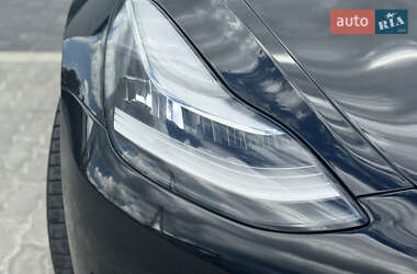 Седан Tesla Model 3 2020 в 