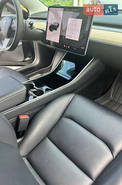 Седан Tesla Model 3 2020 в 