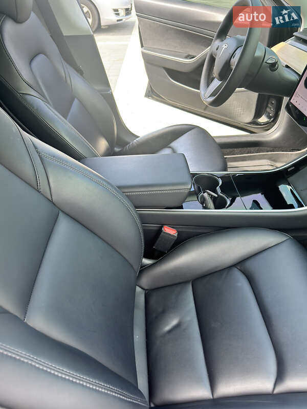 Седан Tesla Model 3 2020 в Ужгороде