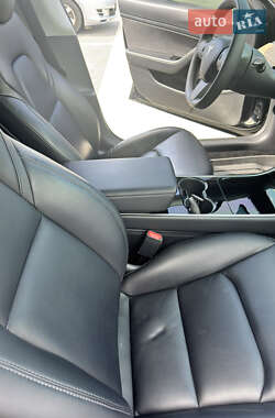 Седан Tesla Model 3 2020 в 
