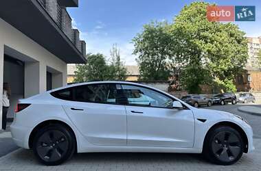 Седан Tesla Model 3 2023 в 