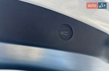 Седан Tesla Model 3 2023 в 