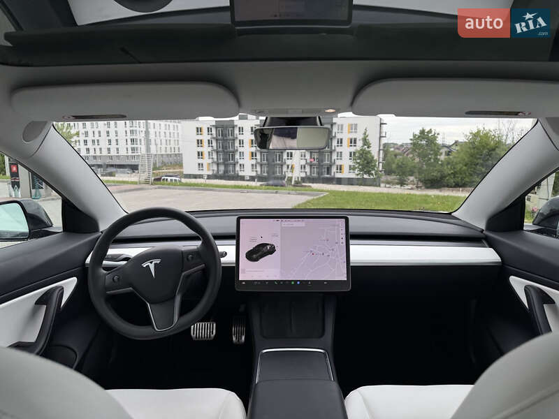 Седан Tesla Model 3 2020 в Львове