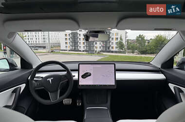 Седан Tesla Model 3 2020 в 
