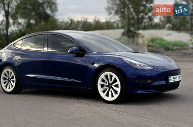 Седан Tesla Model 3 2022 в 