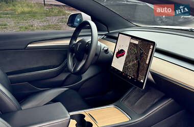 Седан Tesla Model 3 2021 в 